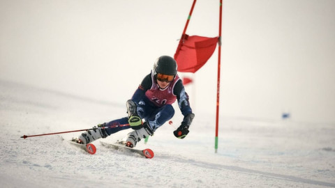 спорстмен горнолыжник