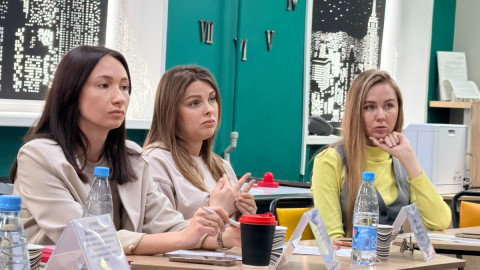 предприниматели на встрече