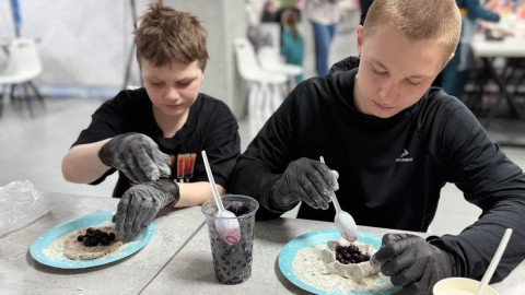 ученики за изготовлением блюд