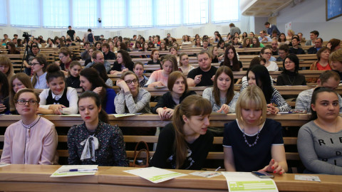 люди в аудитории