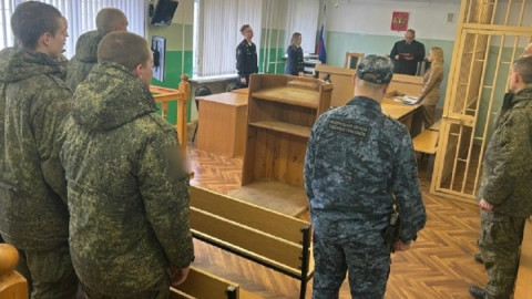 военные в зале судебного заседания