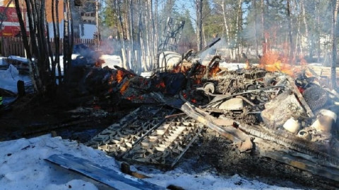 сгоревший деревянный сарай