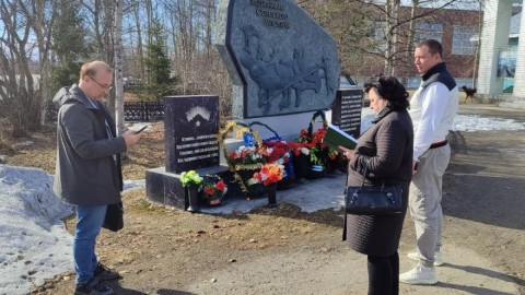 Осмотр памятника