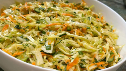 Салат с капустой и луком