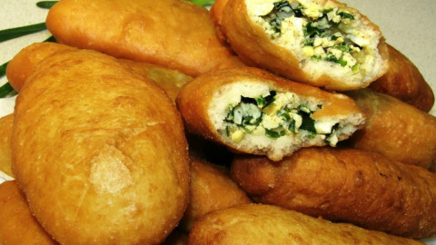 Пирожки с луком и яйцом