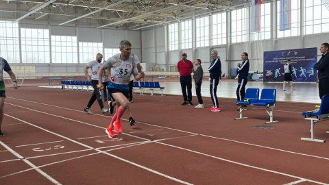 чиновник на беговой дорожке