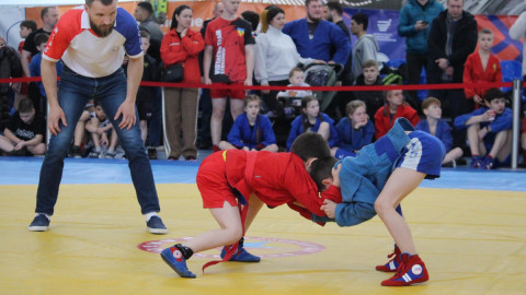 дети самбисты на ковре