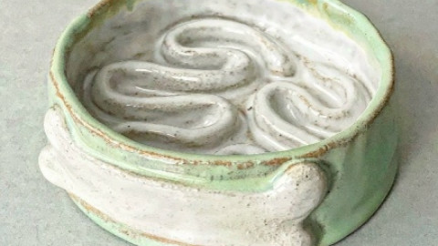 миска для кормления животных ручной лепки