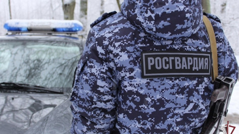 сотрудник Росгвардии в форме