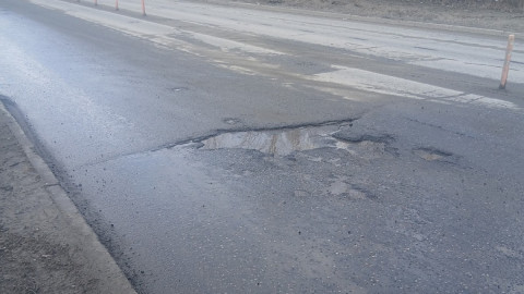 ямы на дороге в Апатитах