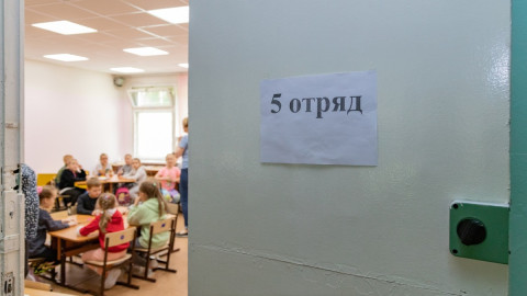 дети в пришкольном лагере