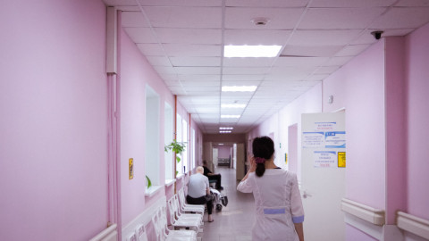 Врач в операционной