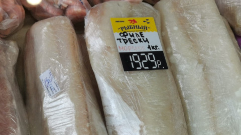 филе трески на прилавке