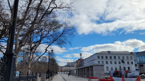 улица Мурманска весной