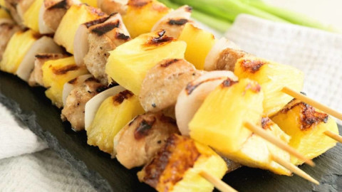 шашлык из курицы и ананасов