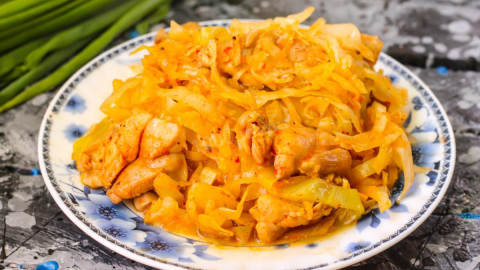 тушеная капуста с курицей