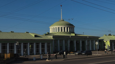 здание железнодорожного вокзала Мурманска