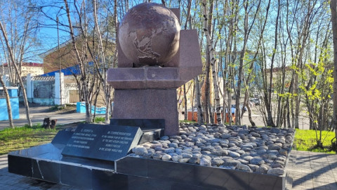 памятник Содружества в Мурманске