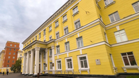здание администрации Мурманска