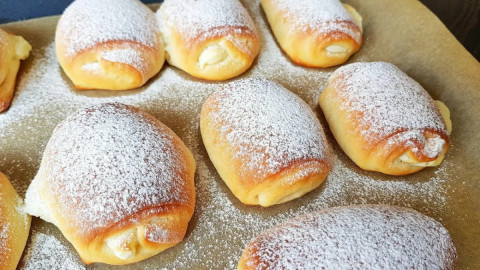 булочки с творогом и клюквой