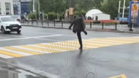 Мужчина на дороге