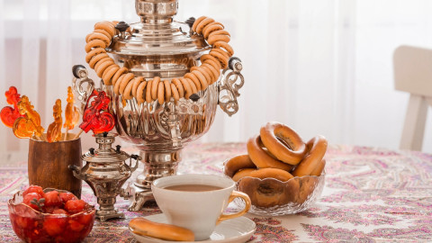 самовар на столе
