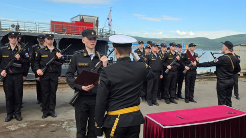 курсанты принимают присягу