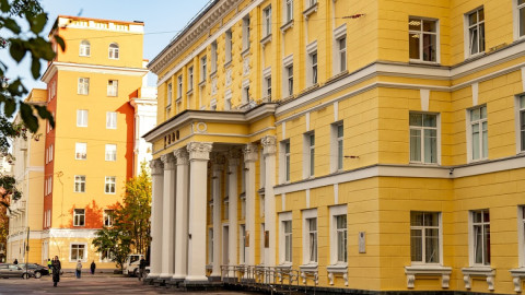 здание администрации Мурманска