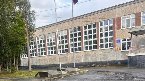здание мурманской школы