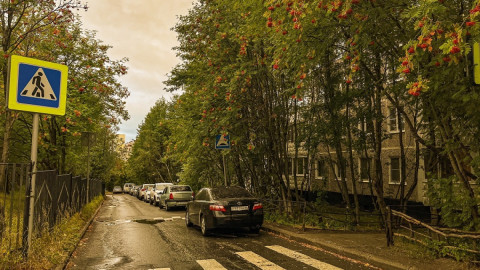 лужи после дождя на асфальте