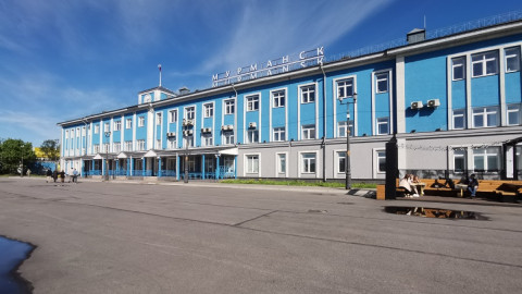 здание морского вокзала Мурманска