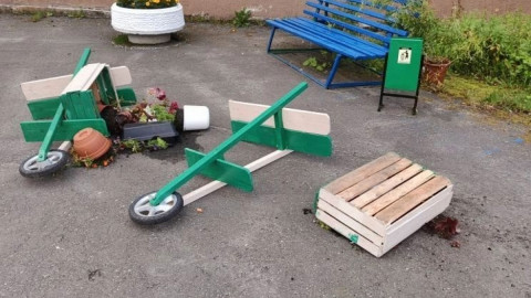 разрушенная клумба