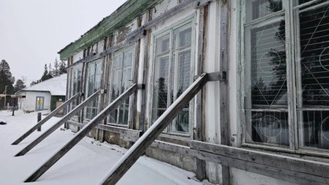 Стена с подпорками