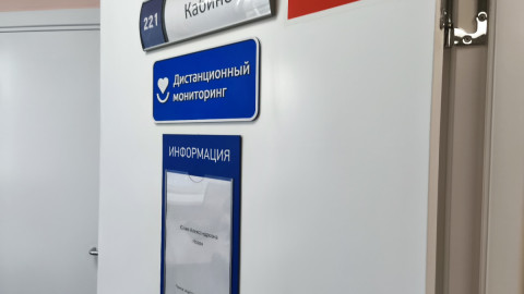 Дверь в кабинет медика