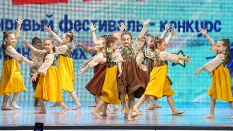 дети танцуют