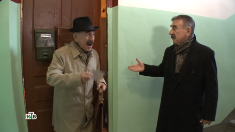 Ведущий сам с собой