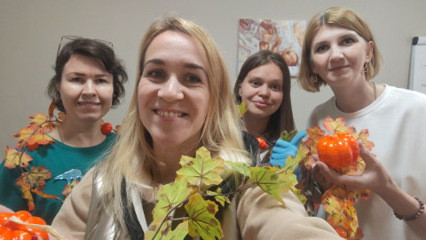 Девушки с селфи