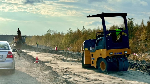 дорожная техника на трассе