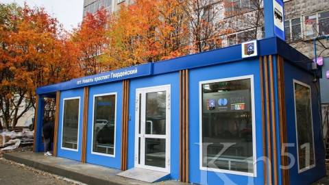 Остановка с дверью