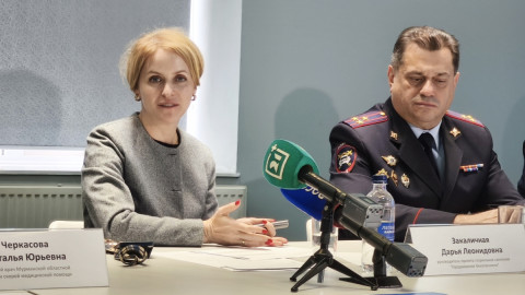 Двое за столом