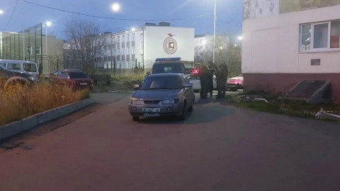 машина с открытым багажником
