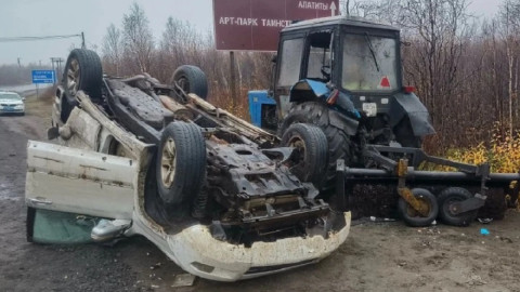 джип лежит на крыше