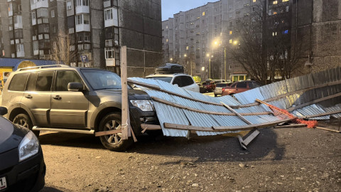 Упал забор
