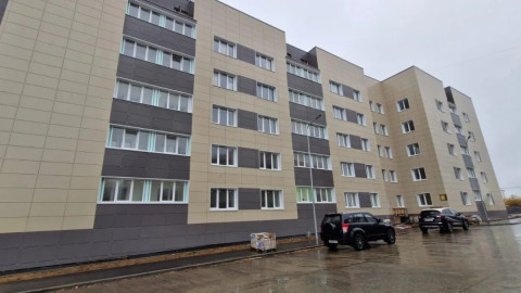 Многоэтажка осенью