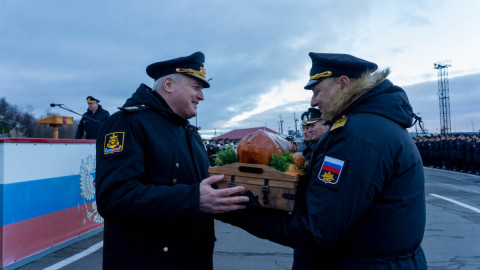 передача жареного поросенка